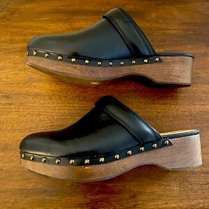 Madewell black leather clogs